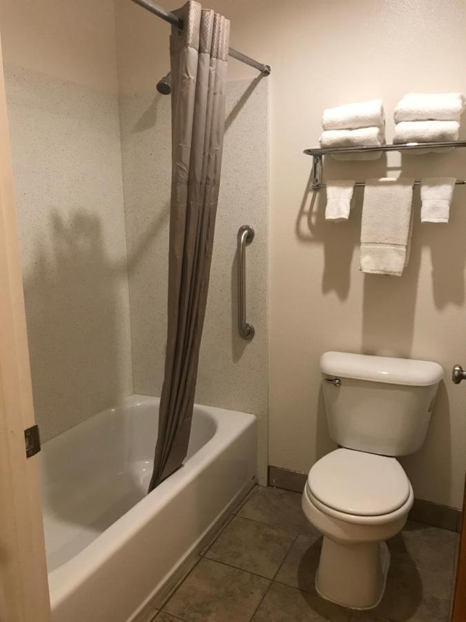 Woodburn Inn エクステリア 写真