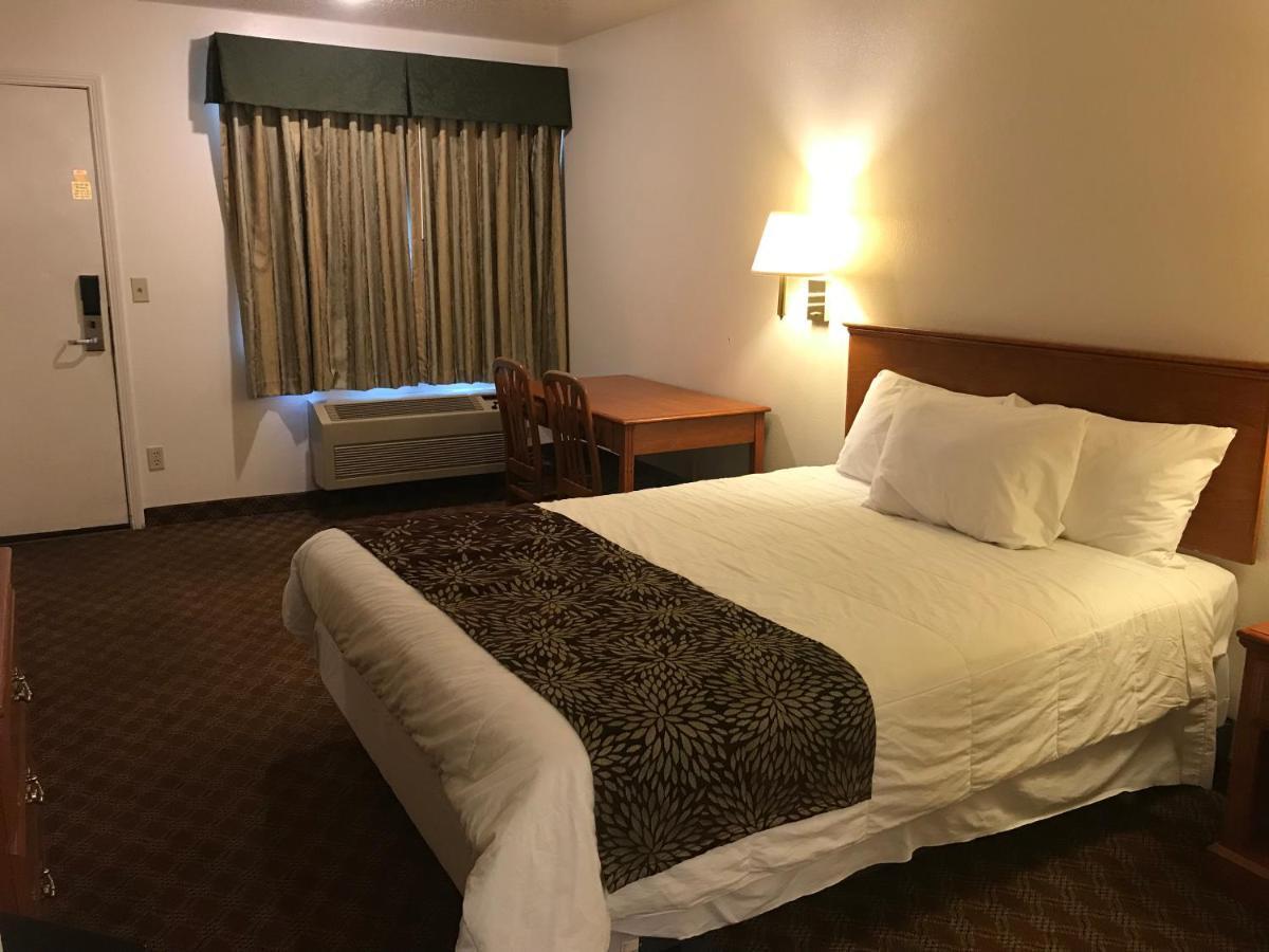Woodburn Inn エクステリア 写真