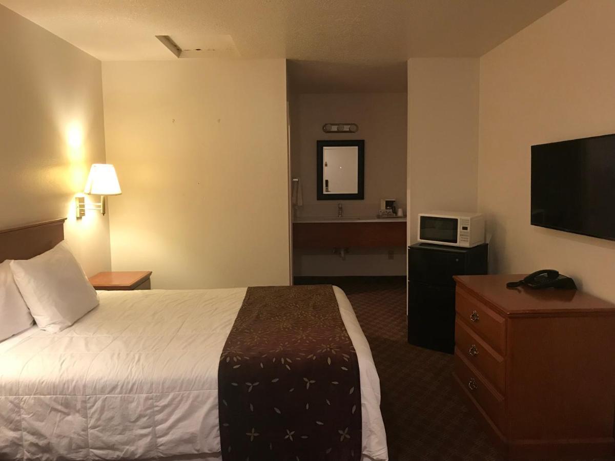Woodburn Inn エクステリア 写真