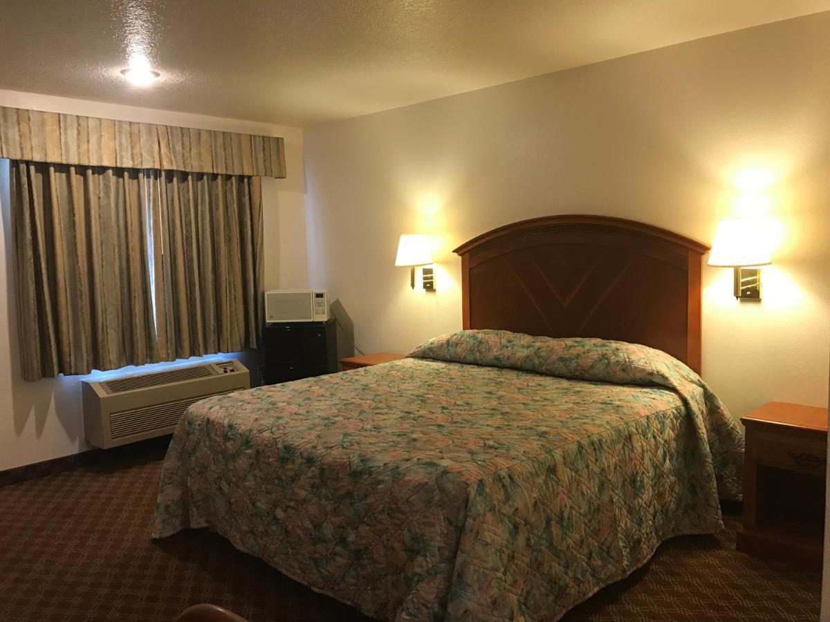 Woodburn Inn エクステリア 写真