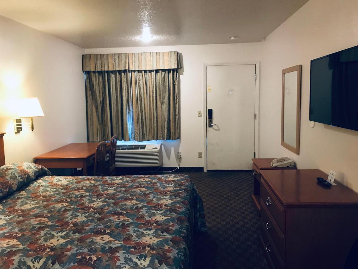 Woodburn Inn エクステリア 写真