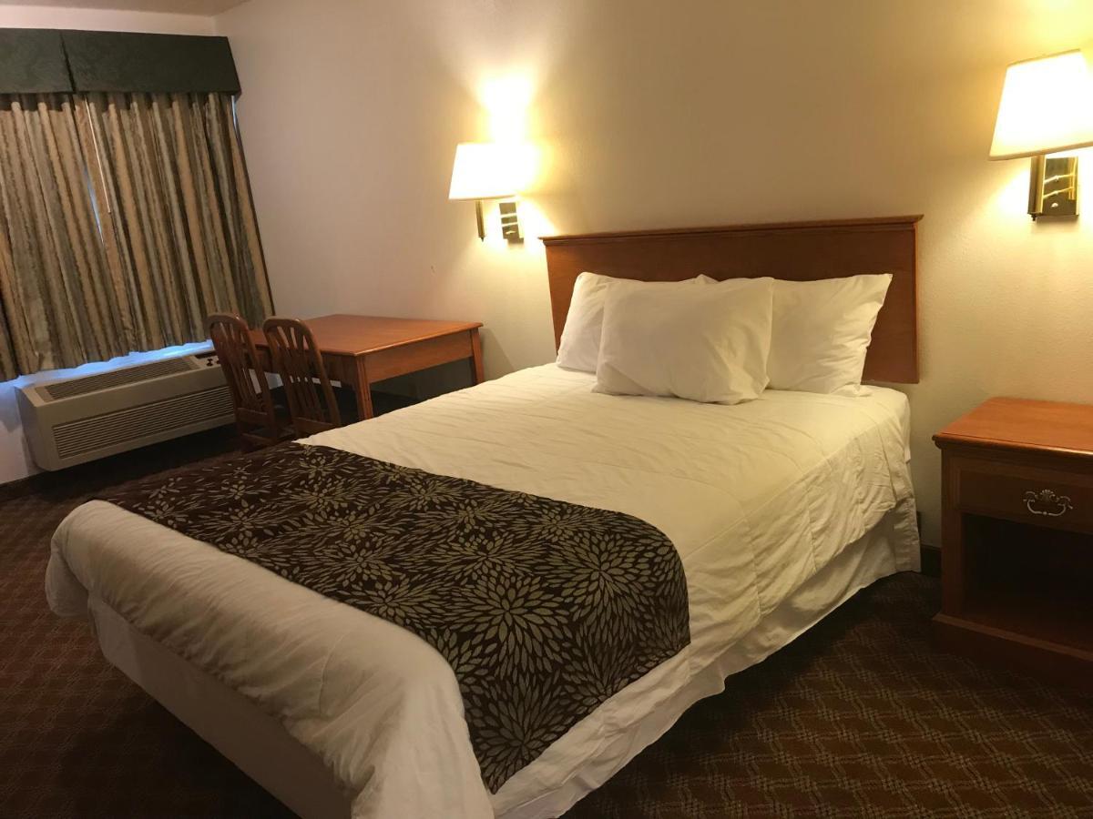 Woodburn Inn エクステリア 写真