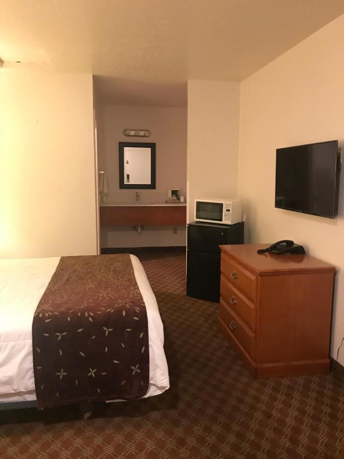 Woodburn Inn エクステリア 写真