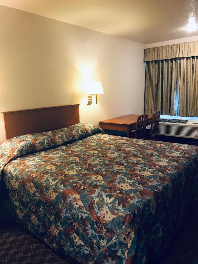 Woodburn Inn エクステリア 写真