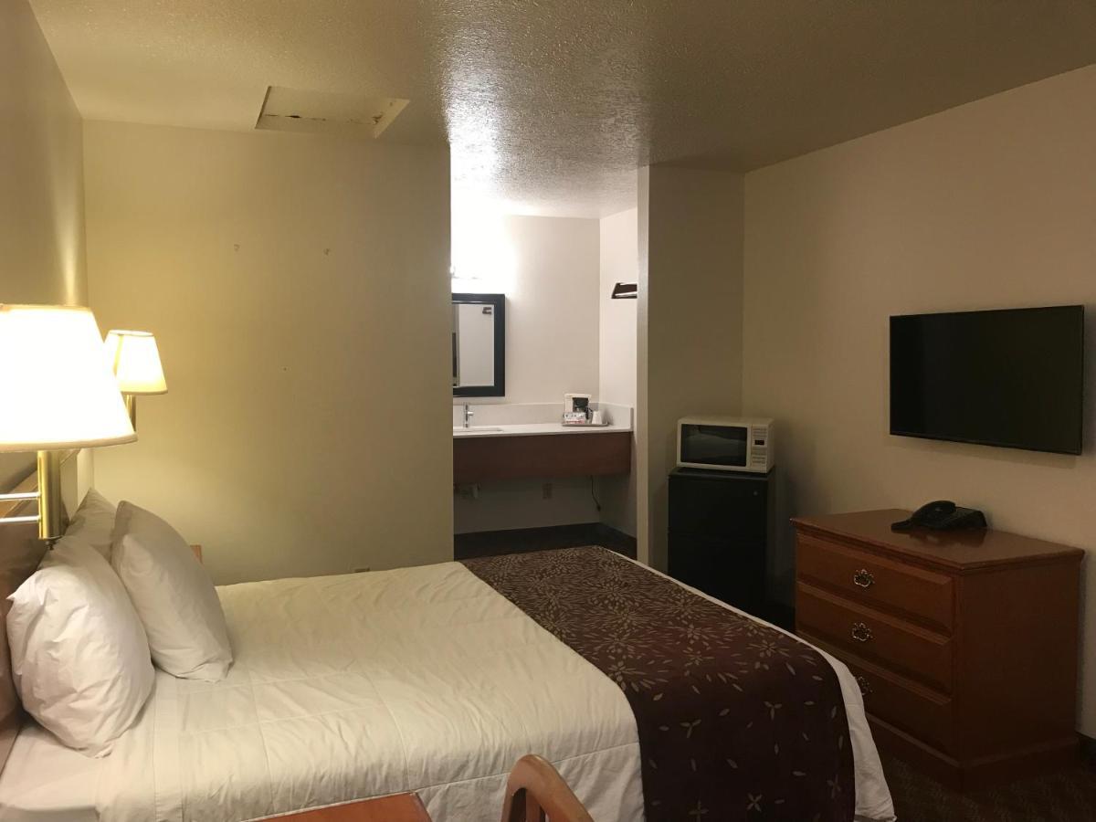 Woodburn Inn エクステリア 写真