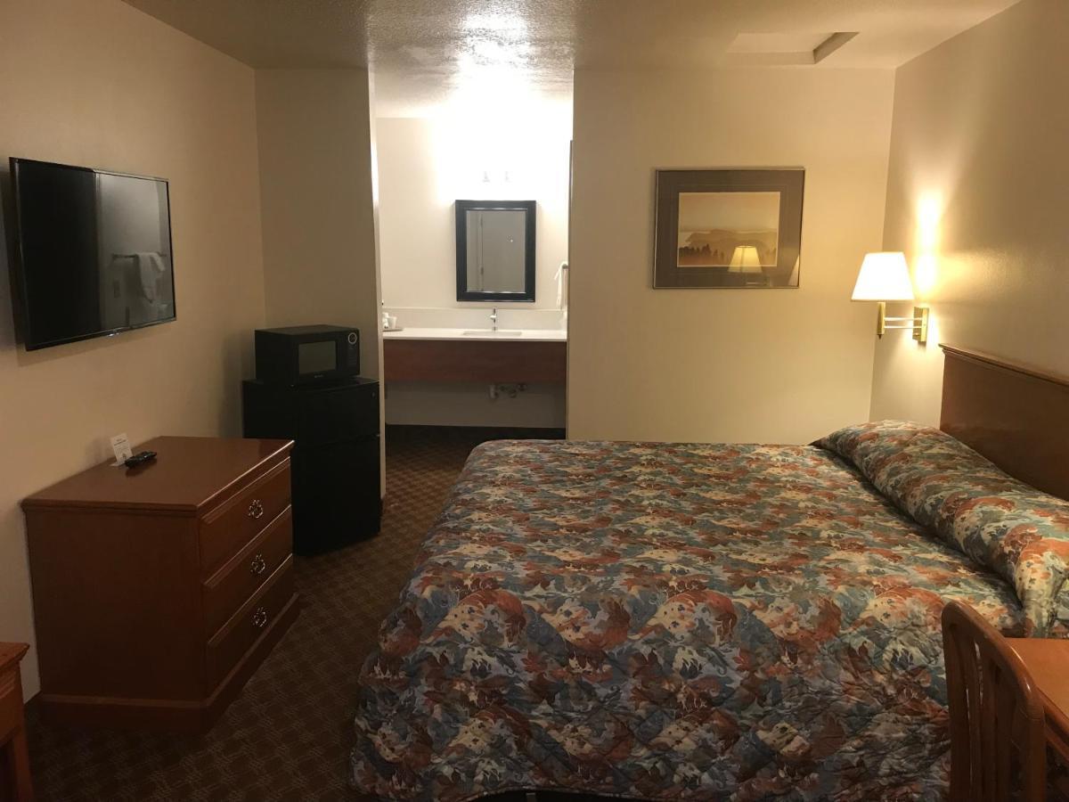 Woodburn Inn エクステリア 写真